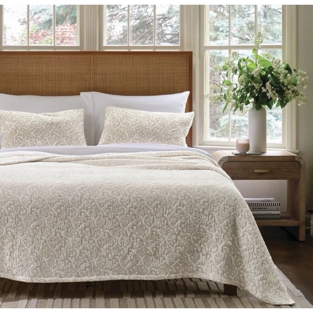 RARE 3pc King Reversible Lightweight Matelasse Quilt and Shams Set Vine NEW